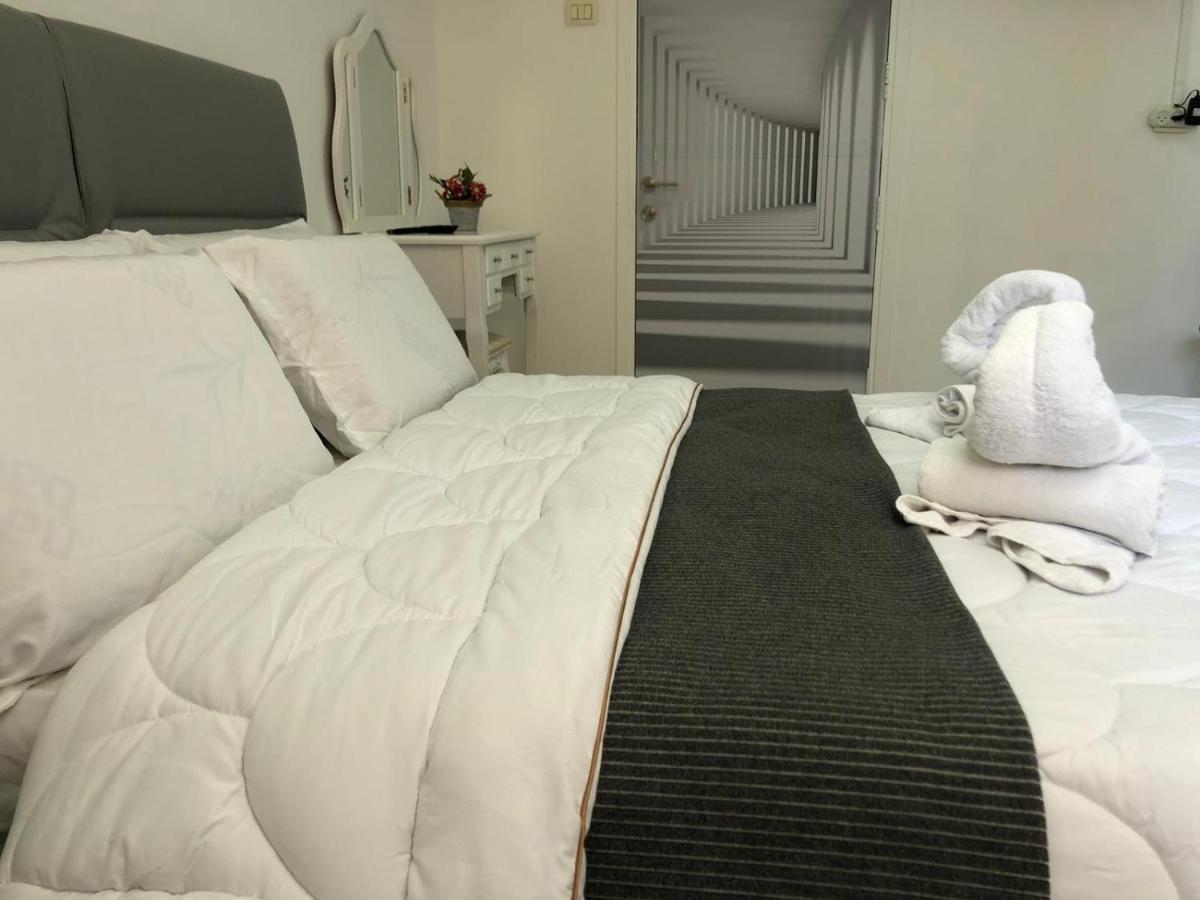 Sea Line Hotel From R&A Group 巴特亚姆 外观 照片